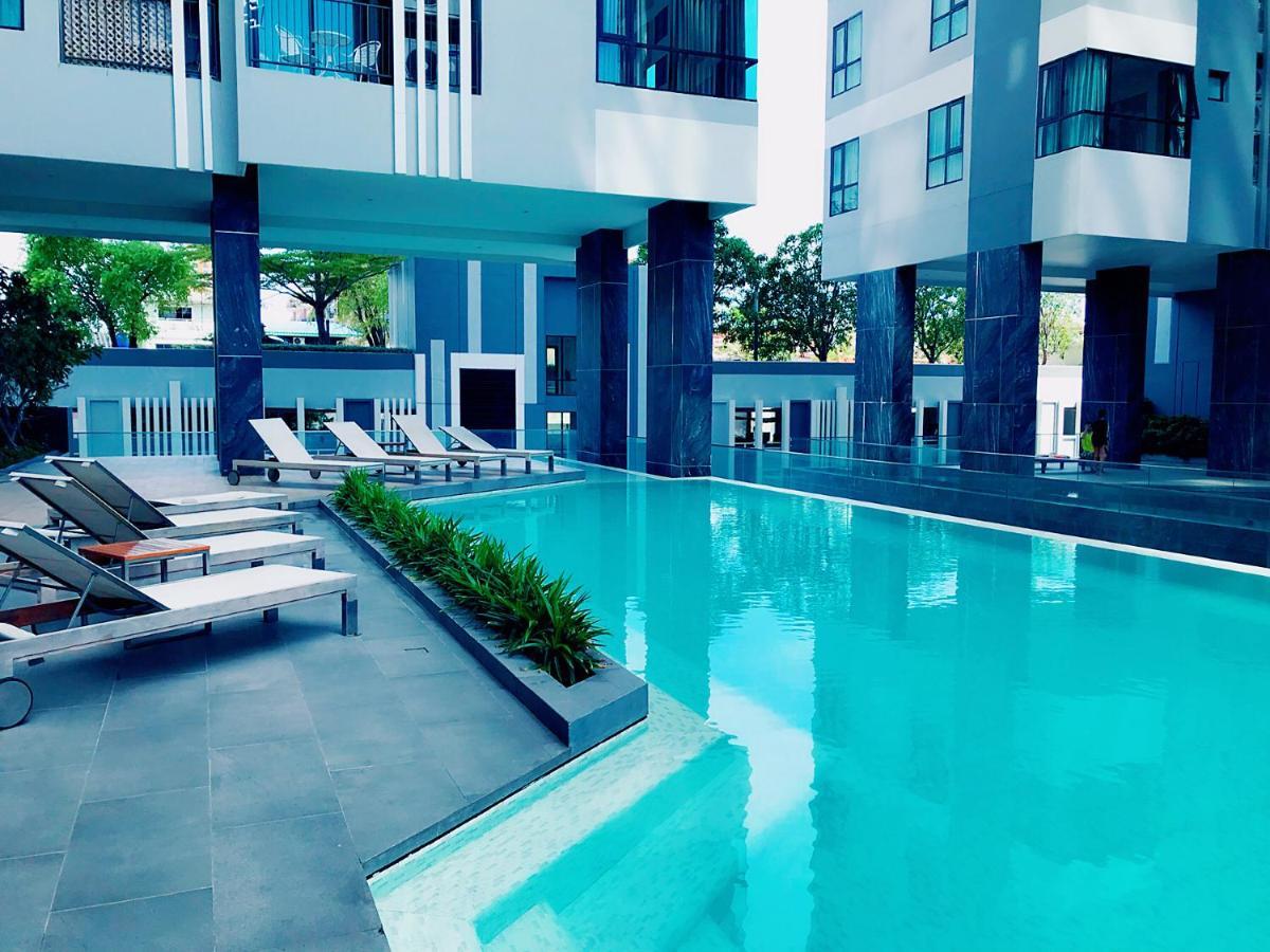 פאטאיה The Base Seaview Holiday Inn מראה חיצוני תמונה